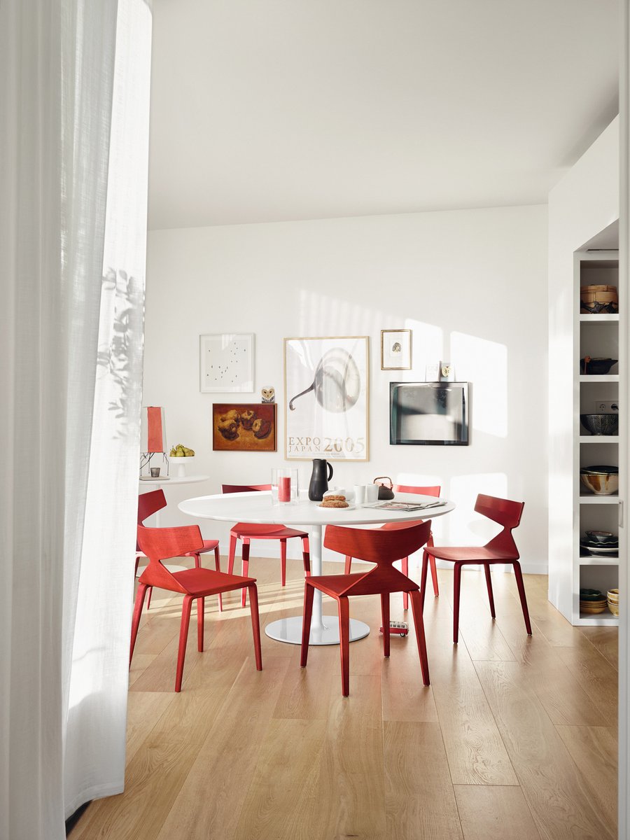 arperofficial's tweet photo. ‘Every environment is like a blank sheet to draw on.’ A space where grow and play. More at: https://t.co/OKicbwQIZR
Products: #Family #Ply #Cushions #Song #Saya #Dizzie
Designer: #LievoreAltherrMolina
Ph: #MarcoCovi, #WeiLinTse
#ArperProject https://t.co/Gzg7TXEdPu