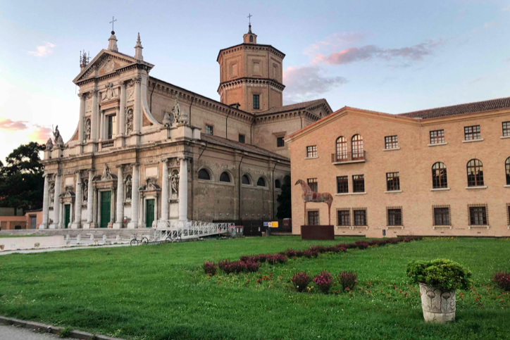RAVENNA FESTIVAL - IN TEMPLO DOMINI. Liturgie nelle basiliche 
O GLORIOSA DOMINA, LA LITURGIA A S. MARIA IN PORTO CON L’ENSEMBLE RECITARCANTANDO
Domenica 21 giugno la celebrazione presieduta dall’Arcivescovo. Ingresso dalle 12
Info: tel. 0544 249244 – ravennafestival.org