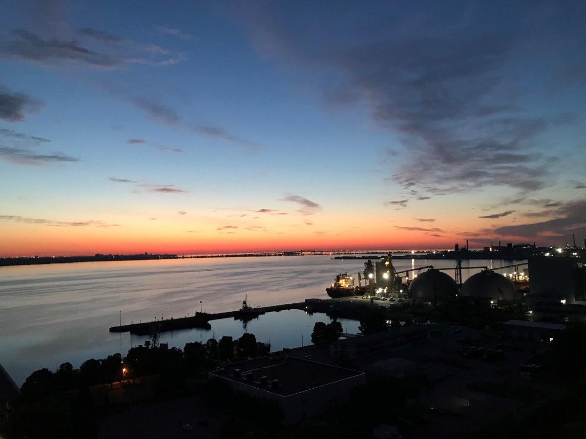 HOPAports's tweet photo. Another Friday, another beautiful shot of the sun rising over the Port of Hamilton from North Ender, Pete! #PortPics https://t.co/XPO6ptKt3c