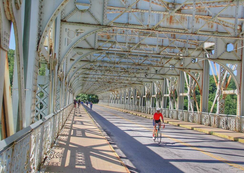 james_jkelly14's tweet photo. Break away! Have a wonderful weekend, everyone! 🚴♀️🚴🚴♂️ #bicycle #cycling #cyclinglife #cyclingphotos #lovetoridemybicycle #fitness #fitnessmotivation #bridge #bridges #bridgesofinstagram #bridges_of_our_world #fallsbridge #shadows #eastfalls #philadel… https://t.co/aQ4u0vHwQK https://t.co/71Q6KdtaLy