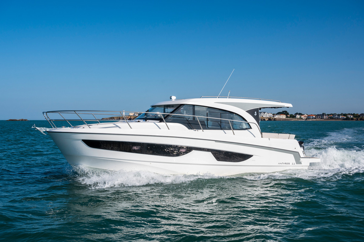 BENETEAU_France's tweet photo. Just for you, the first pictures of the Antares 11 cruising in the Bay of Saint Gilles Croix de Vie.

Details: https://t.co/VtXvD0JS4A https://t.co/eViJO96OSJ