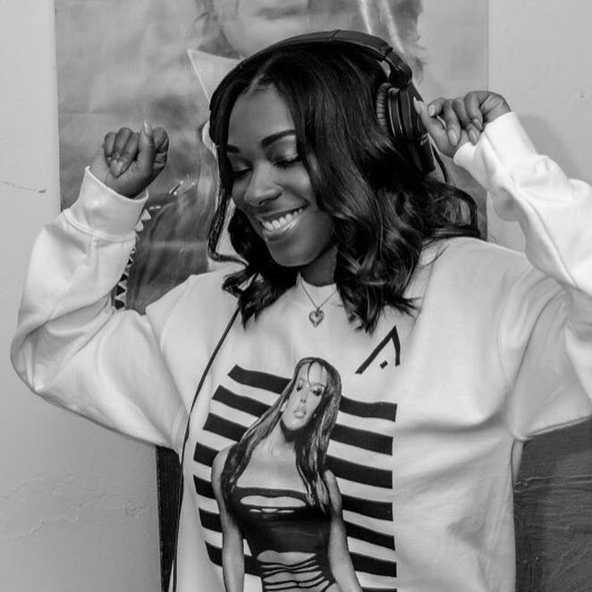 ChiFLAE's tweet photo. Join #MyCHIMyFuture, @chicagosmayor and me on Saturday for a DJ set especially for Chicago's young people β with Dreana '3 Snapz' Johnson live on Instagram @DreanaJohnson. #OwnYourFuture #OwnYourNow https://t.co/hir9eY1wKe