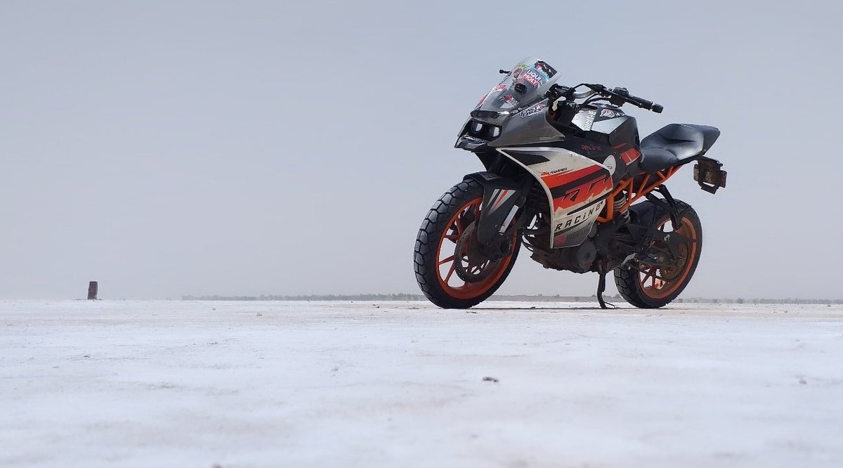 wanderlustdeva's tweet photo. #ktm #ktmrc #rc390 #readytorace #ktmindia #beahero #gopro #herogopro #teamrsa #teamrubbersmokinangels #ridewithangels #wanderlustdeva #8moto_india #stuntech #puneoffroader #saltpan #parmanucity #rajasthan #rajasthandiaries #desertride #desertsaltpan https://t.co/37yKb2hw97