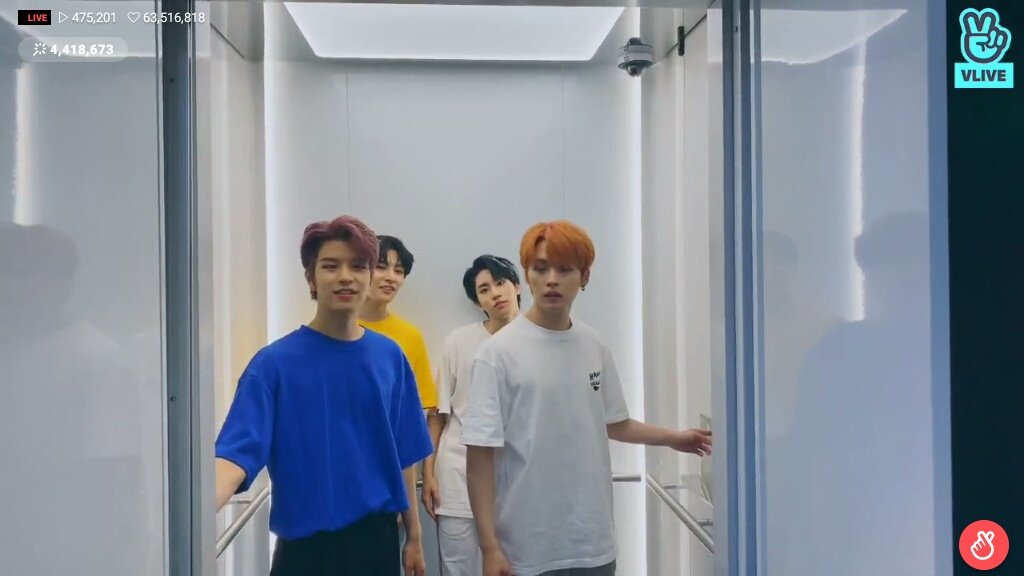 lattepilix_'s tweet photo. U want to get into the elevator but these guys are in there. Ur 2nd last saved meme is ur reaction💀 https://t.co/Ch7NC4yLCW