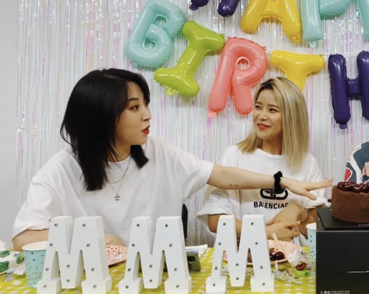picmoonsun's tweet photo. the stare 👀💞 https://t.co/BxBXfo98qv