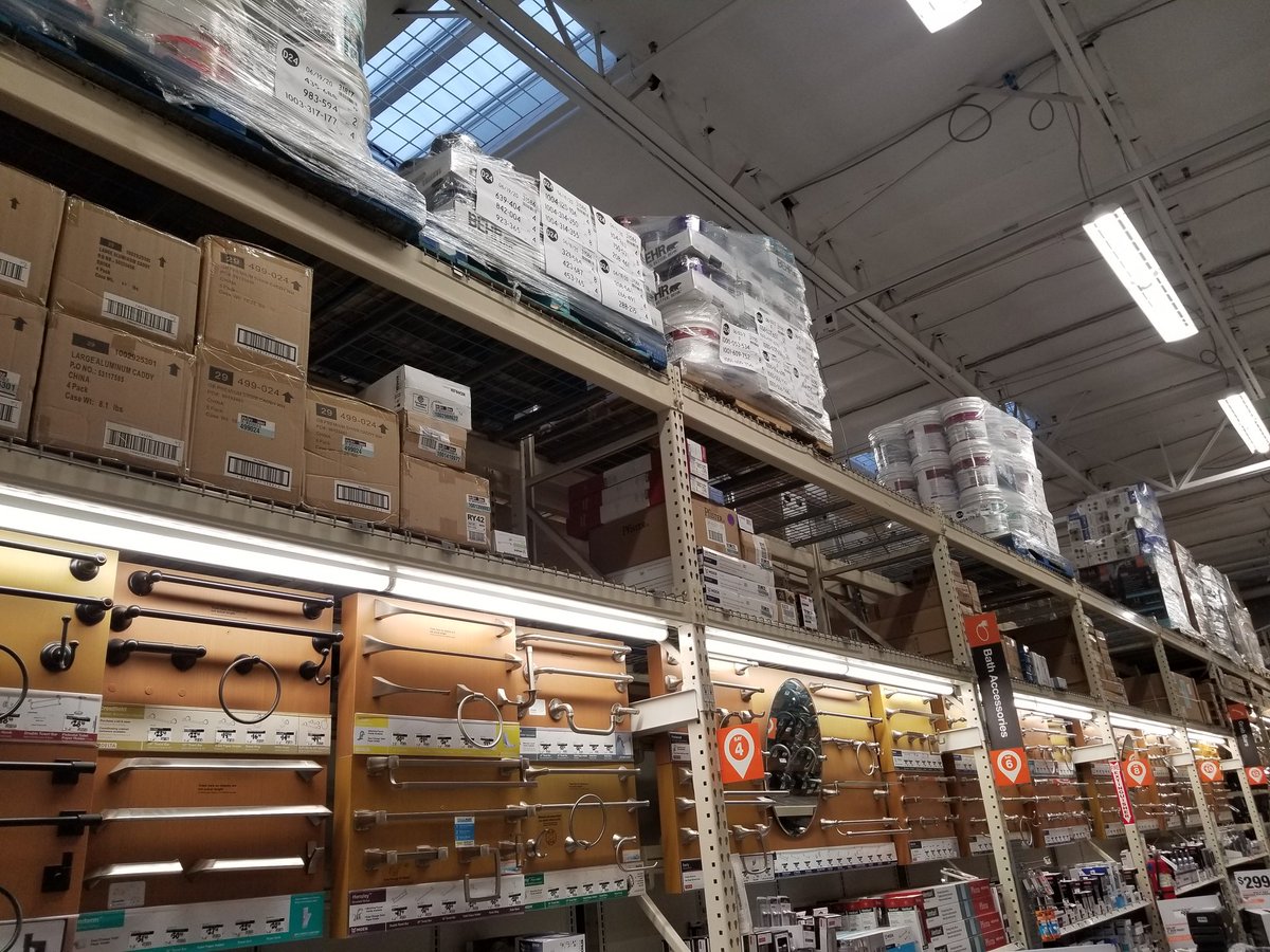 GaryLister9's tweet photo. HB6963 freight team packing down, clearing overheads, and staying in stock@downeypackerfan@Steven_Mousseau@RoyStrait https://t.co/fqHhEu5OkP