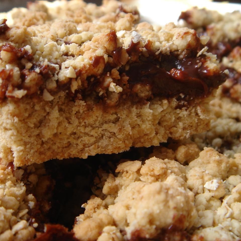 🍪 of the day | Chocolate Oat Squares
Recipe▪allrecipes.com/recipe/22243/
 This is a wonderful bar cookie. I make it for my family all the time and they just can't get enough.
#cookieoftheday #cookies #recipes #baking