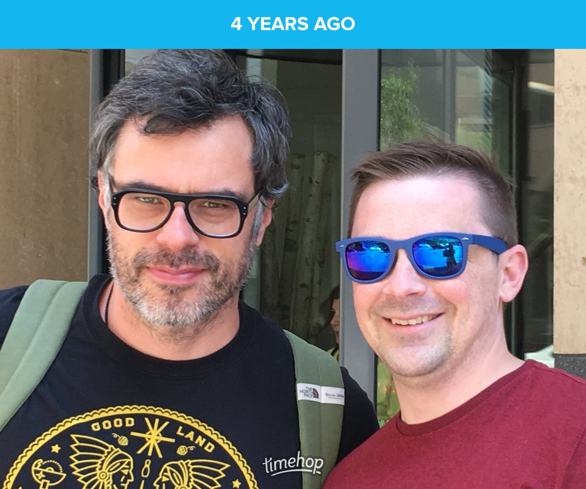 Four years ago today I drove 7 hours with friends to see FotC in Chicago. Randomly ran in to ⁦<a href="/AJemaineClement/">Jemaine Clement</a>⁩ a few hours before the show. Such a super nice guy. Sorry for being the annoying fan boy.