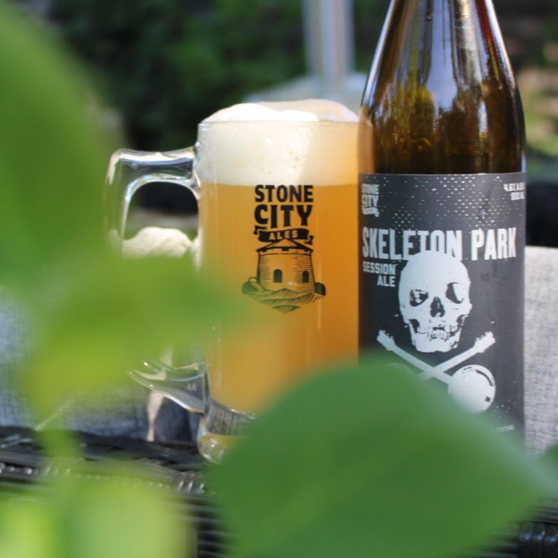 StoneCityAles's tweet photo. Just in time for @SkeletonPark #SPAF2020 we bring you Skeleton Park Session Ale. For 5 years now we’ve brewed this beauty in support of this amazing festival, on now. Light toasted malt, bright flavours of citrus, grapefruit zest and pine. Medium bodied, golden + dry finish. https://t.co/YKOuYr8bAc