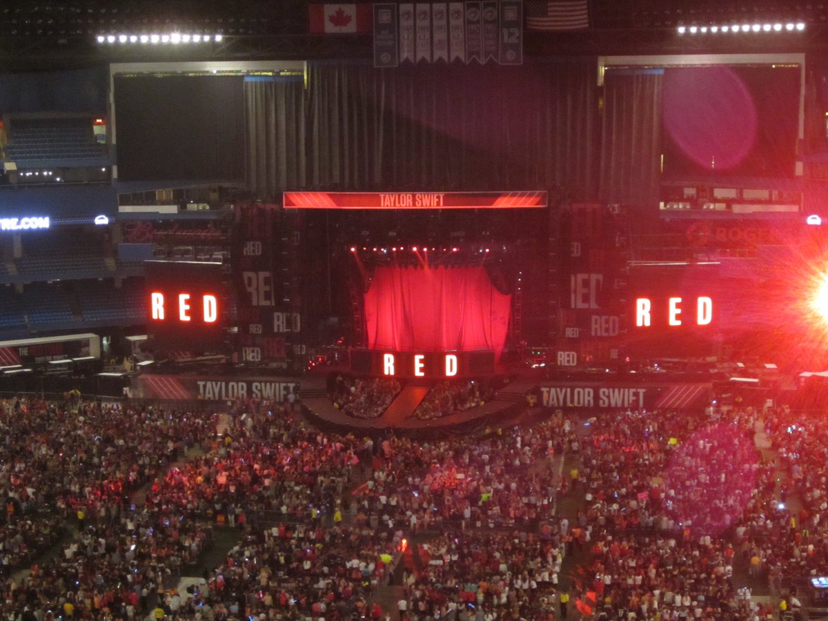 Taylor Swift tours as you scroll the crowd gets bigger: a thread   #14YearsOfTaylorSwift