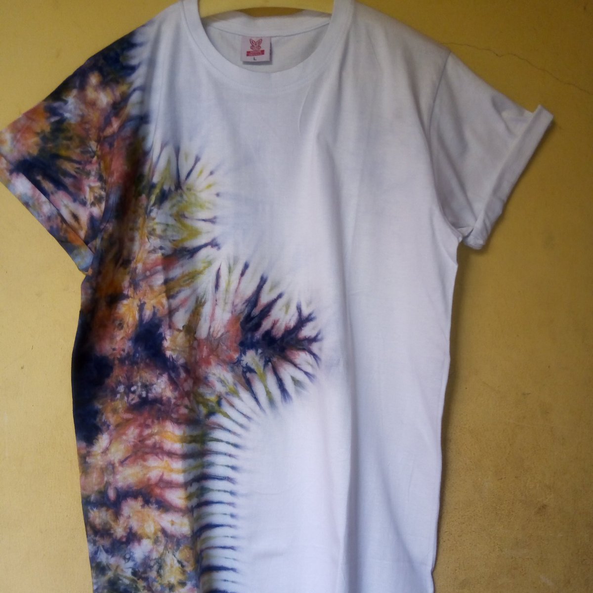 AyanfeEledumar9's tweet photo. Adire clothings dey here 😁 #JerusalemaRemix #adirewears #agapeloveclothings https://t.co/ZweNYUdoBW