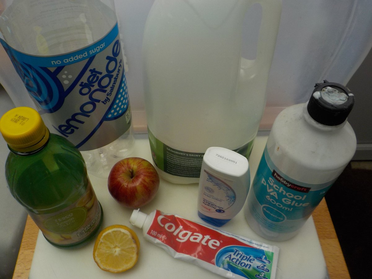 DownendScience's tweet photo. Red cabbage indicators! Test substances: are they acid or alkali? Chop up, mix in warm water. Add vinegar (acid) or bicarbonate of soda (alkali) and observe.π Test hand soap or other products. SAFETY: Do not use cleaning products. Can you make a rainbow? π #DownendScienceClub https://t.co/i3fUypDA5J