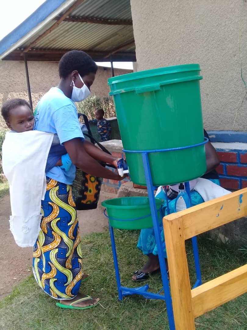 RwandaWomenNet's tweet photo. Yesterday, we equipped our #WomenSpaceFacilitators and #GirlChampions in Kabarondo, Munyiginya, Nyarugenge, and Rwaza sectors with tap and wash basins for the #womenspaces; face masks and sanitary napkins to support them during the #COVID19 pandemic. https://t.co/xg2EvK9hKh