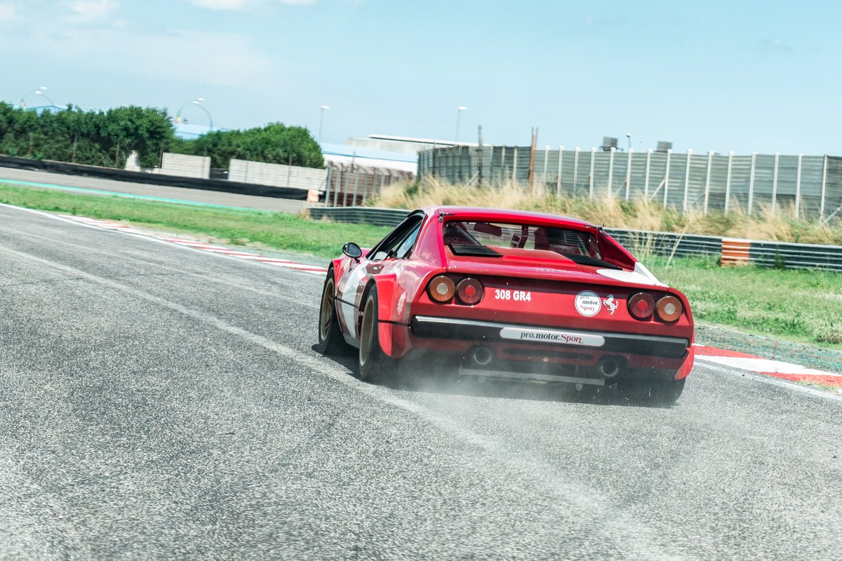 AdriaRaceway's tweet image. Oggi, a quarantadue anni di distanza dall’ultima volta, Giuliano Altoè rivede la sua Ferrari 308 GTB con la quale partecipò al campionato italiano Rally ! 
Un vero pezzo d’arte 😜