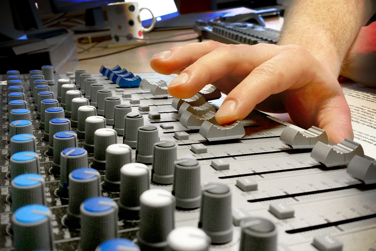 Focusbiz's tweet photo. The studio is available for #voiceover recordings with #socialdistancing policies in place. Give us a call https://t.co/JTktRjQ1gg
#studiohire #studiofacilities #VoiceTalent #TVVoiceover #VideoProduction #podcasts #voicetalent #Southampton #hampshirestudio #voiceoverstudio https://t.co/slAf61v31D
