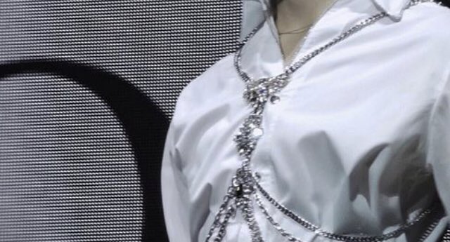 memesolbestsol's tweet photo. fairy hansol just vibing with his hips that don’t lie https://t.co/US4nqyCHnY