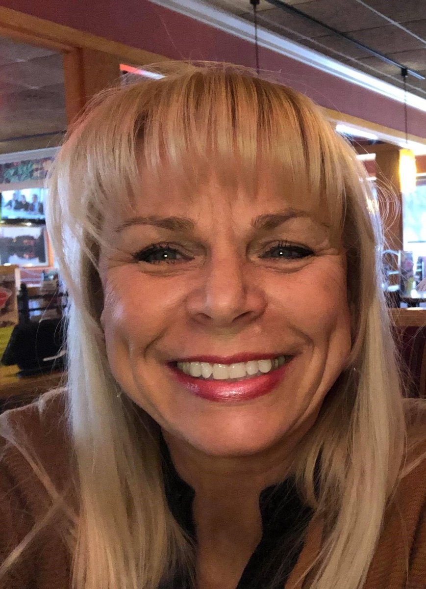 Queenofthepara's tweet photo. Wishing everyone a wonderful start to the weekend. Be kind and helpful to each other. Don't forget to smile. It goes a long way. #kindness #helpful #nicetoeachother #friendship #kadrolshaonacarole #queenoftheparanormal #positivity https://t.co/KOBR6mTeYk