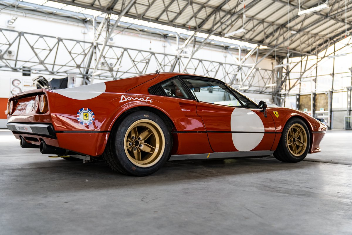AdriaRaceway's tweet image. Oggi, a quarantadue anni di distanza dall’ultima volta, Giuliano Altoè rivede la sua Ferrari 308 GTB con la quale partecipò al campionato italiano Rally ! 
Un vero pezzo d’arte 😜