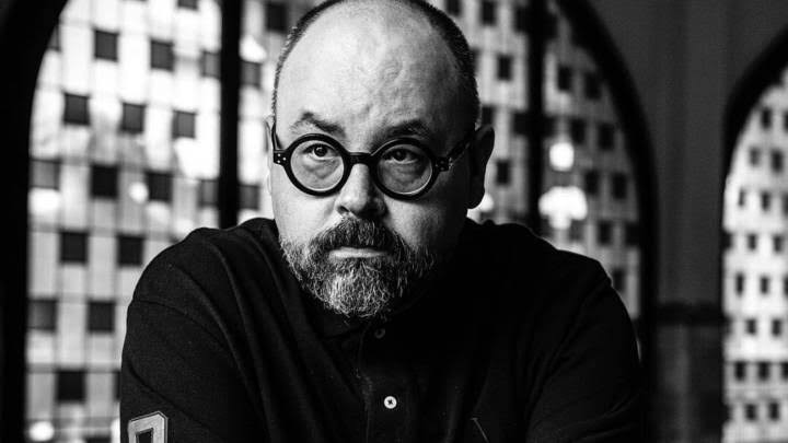 cupuladelibros's tweet photo. “Solo recuerdo que llovió todo el día y toda la noche, y que cuando le pregunté a mi padre si el cielo lloraba le faltó voz para responderme.”

Carlos Ruiz Zafón.
D.E.P. https://t.co/CgkU1jkrwW