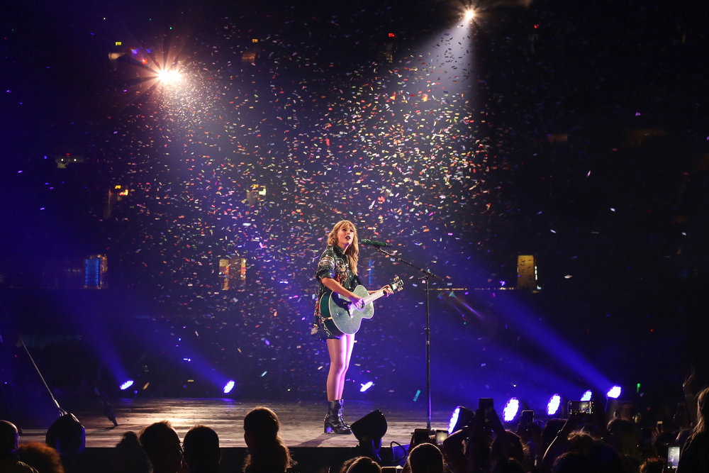blessedswifty's tweet photo. I'm so emotional

#14YearsOfTaylorSwift https://t.co/M8jywKsJfJ