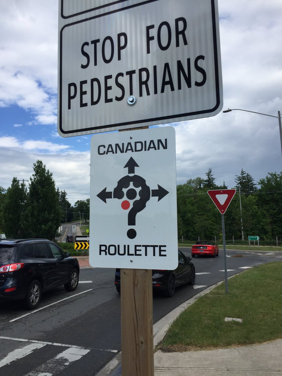 muncesters's tweet photo. This can’t be legit roundabout singage!? https://t.co/BEiwkMrgyj