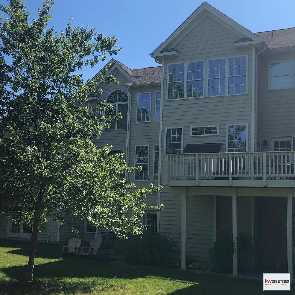 CathyStritt's tweet image. Open House Sat 6/20 from 1-4 PM. 5680 Wheelwright Way, Haymarket VA 20169.  Fabulous carriage home in Dominion Valley.  City/Urban chic decor! 3400 sq. ft. on three levels.  Bright open floor plan.  Upper/lower deck.  Backs to woods! Enjoy a lifetime of Saturdays!