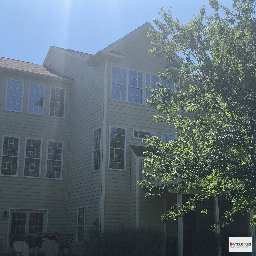 CathyStritt's tweet image. Open House Sat 6/20 from 1-4 PM. 5680 Wheelwright Way, Haymarket VA 20169.  Fabulous carriage home in Dominion Valley.  City/Urban chic decor! 3400 sq. ft. on three levels.  Bright open floor plan.  Upper/lower deck.  Backs to woods! Enjoy a lifetime of Saturdays!