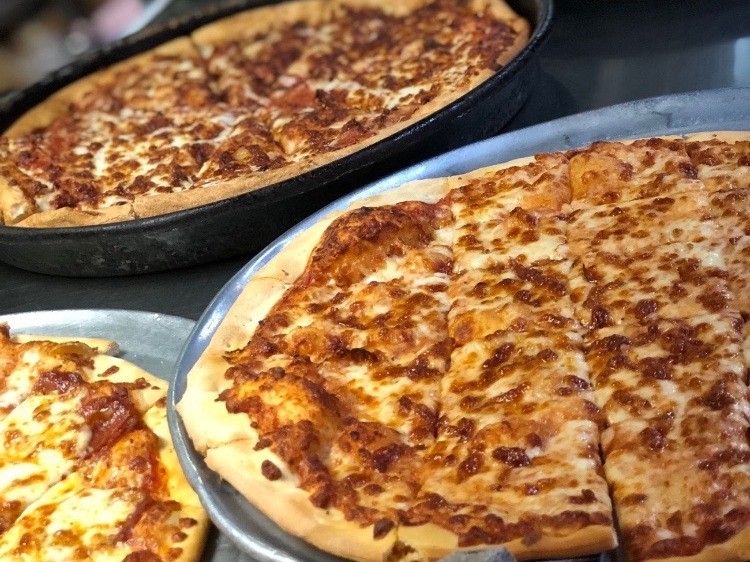 MurrayMrB's tweet photo. #FreePizzaFriday is here! Hit that RT button for your chance to win a free large one topping from Mister B's! Must follow to win. 🍕🍕 https://t.co/ct2sBCj01B
