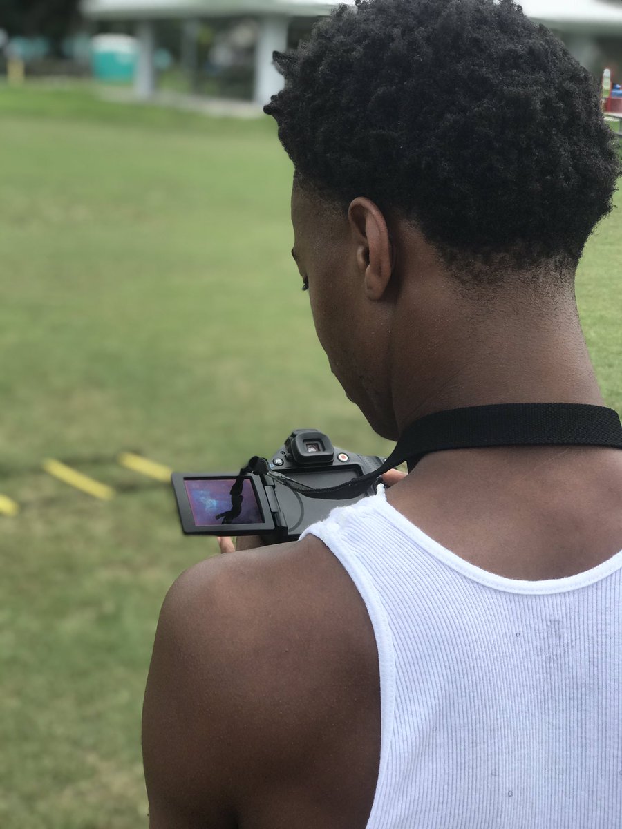 DollaViews's tweet image. From Workouts to Highlights to Parties! Hit Up MillionDollaViews If Interested In Photography. #MDV