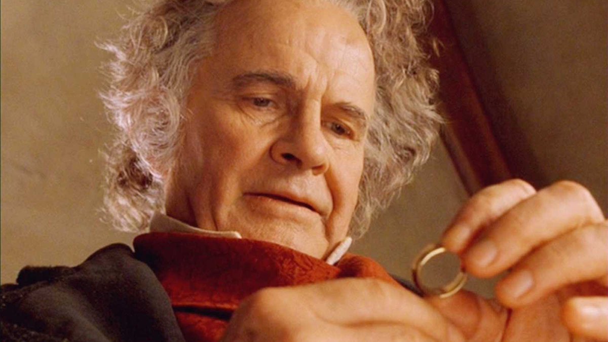 TolkienRivendel's tweet photo. Ian Holm, quien interpretó a Bilbo en las películas de #ElSeñorDeLosAnillos y #ElHobbit, ha fallecido a los 88 años de edad. DEP https://t.co/USkPTmf0NO
