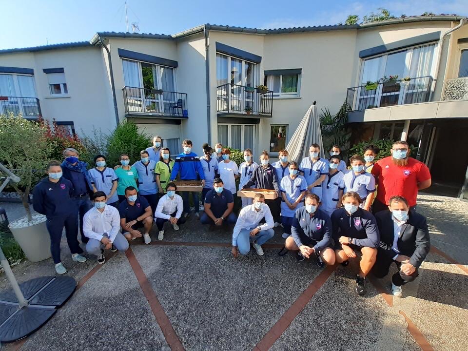 👏🏼 Distribution de chocolatines et croissants pour les 3 EHPAD blagnacais ce matin ! 

#merciauxsoignants #blagnac
