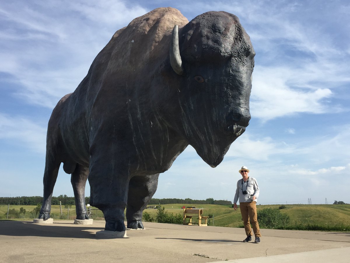 Three years ago today, I set off for a tour of the midwest. 4000 miles of driving. I started in Detroit, then visited 13 states in two weeks, with four days in Chicago - half alone, half with  @danthemanmcn. If you want to avoid this thread, mute "giant pizza" for a fortnight...