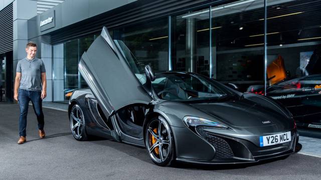 5/ So now FreezeCard is global (kind of?) and you'd like to profit from that. You're a global ice kingpin, after all!You sell stock to the public, raise debt from institutions, and become rich."I'll use my money to do some good," you say, as you slip into your new McLaren.