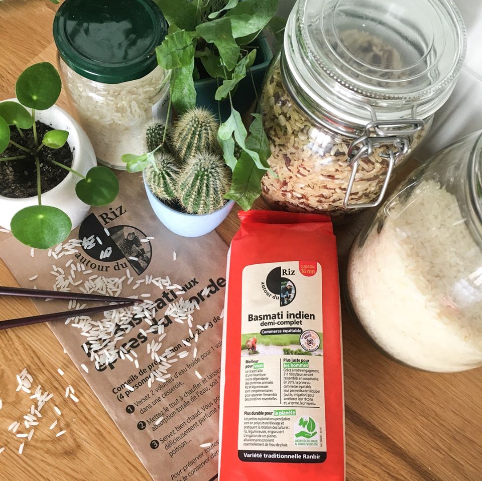 AutourduRiz's tweet photo. Notre riz basmati équitable est disponible en packs de 500g, 1 kg et 2 kg, savez-vous que vous le trouverez aussi en vrac dans les silos de votre magasin bio préféré ? 🍚🌾 Pour limiter ainsi les emballages et acheter la quantité exacte qui vous convient. 👌 https://t.co/Uii2qwiRMB