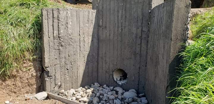 VinicioColomaR's tweet photo. La Prefectura de Bolívar, continúa trabajando en la construcción de 21 alcantarillas con sus respectivos cabezales, en la vía que une los sectores de  Laguatán, El Censo, Taire y Capulisurco de 6.5kms de extensión, previo a la colocación de doble riesgo asfáltico. https://t.co/Hkyt4R97k7