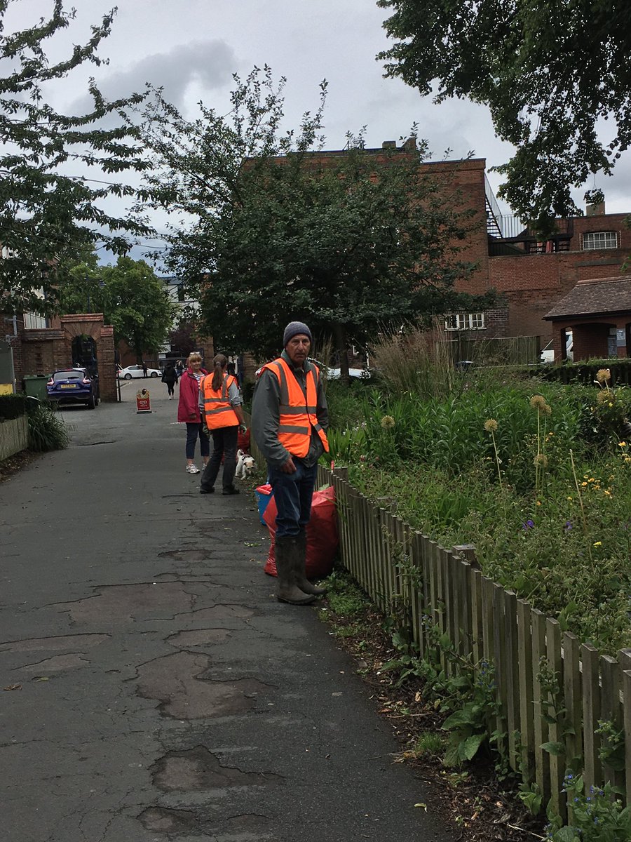 AlisonFairman's tweet photo. Boston in bloom were out for the first time since lockdown The planting posse had a great time clearing. #rhs #eastmidlandsinbloom #britaininbloom https://t.co/aAsuUwvt6B