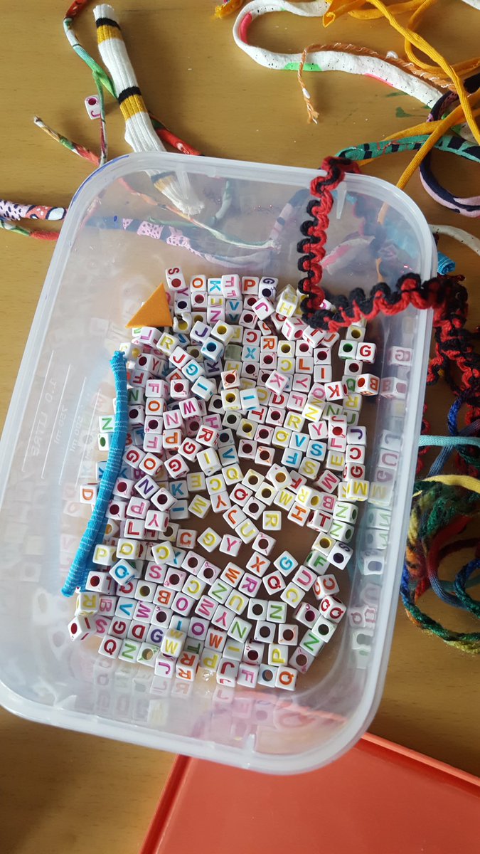 KateDolan15's tweet photo. Yesterday on Oakburn we spent some time making jewellery, this therapeutic activity was suggested by the service users at our mutual help meeting. Service users reported having a sense of pride and satisfaction as they had an end product made by themselves✨ @BDCFT @BDCFT_AHPs https://t.co/3vFLuVtLYu