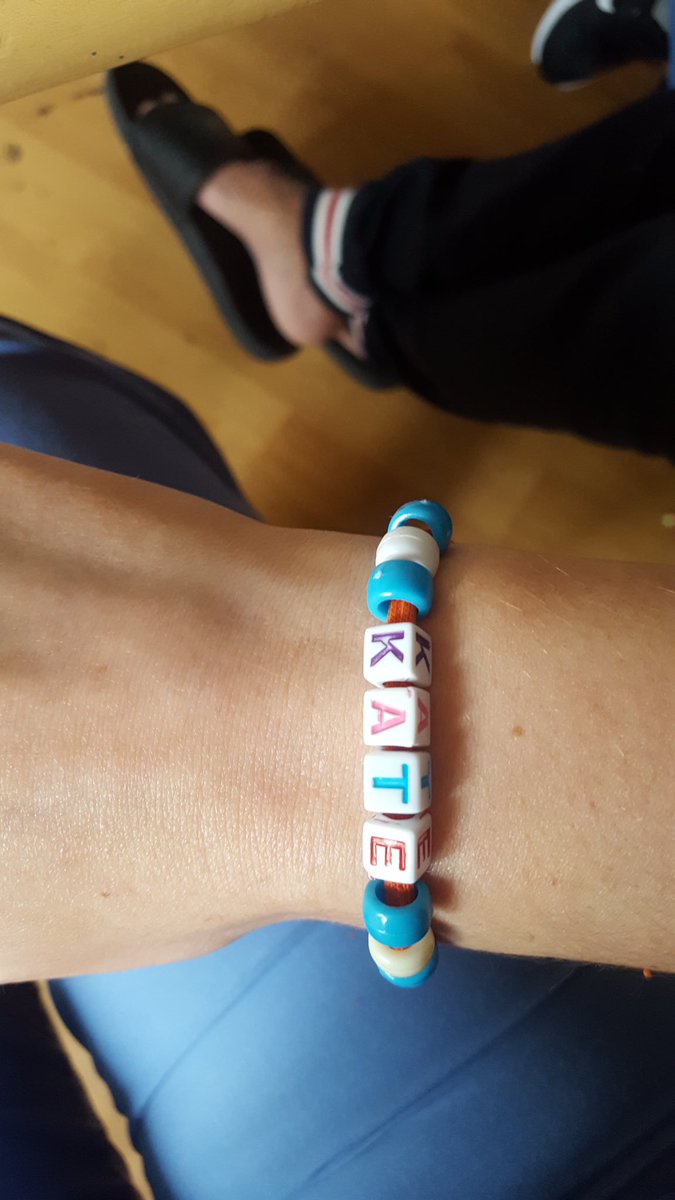 KateDolan15's tweet photo. Yesterday on Oakburn we spent some time making jewellery, this therapeutic activity was suggested by the service users at our mutual help meeting. Service users reported having a sense of pride and satisfaction as they had an end product made by themselves✨ @BDCFT @BDCFT_AHPs https://t.co/3vFLuVtLYu
