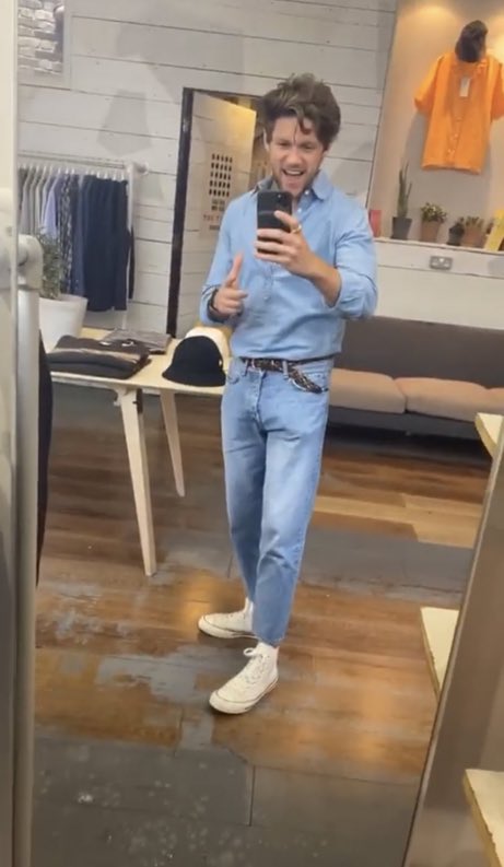 _alwaysnh's tweet photo. DO WHATEVER YOU WANT BUT PLEASE, NIALL, DONT CUT YOU BLOODY HAIR https://t.co/5RO3xGSbPO