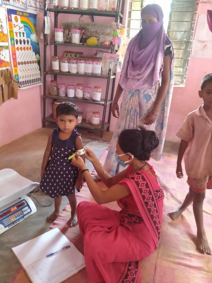 WcdNarayanpur's tweet photo. आंगनवाड़ी केंद्रों में ग्रोथ मॉनिटरिंग को प्राथमिकता से पूर्ण किया जा रहा है, ताकि बच्चों को उचित पोषण आहार एवं माताओं को उचित देखरेख संबंधी मार्गदर्शन दी जा सके। @MinistryWCD @WCDCgGov @NarayanpurDist @DPRChhattisgarh @ChhattisgarhCMO @PMOIndia @NITIAayog @POSHAN_Official https://t.co/Qym5aGD1qw