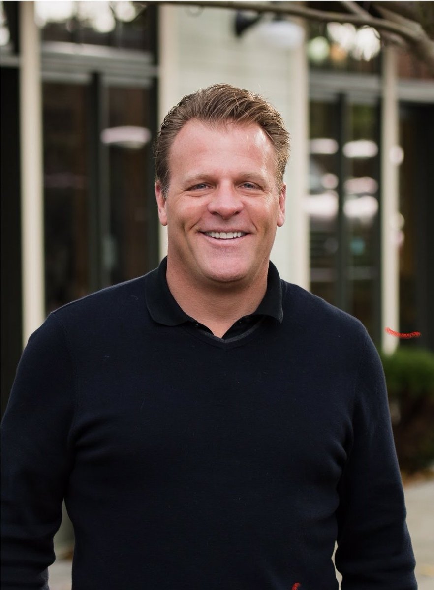 Get #vrpodcast listeners, it's been a minute but we have a VERY SPECIAL ep w/ @DanCockerell, former VP of the Magic Kingdom <a href="/WaltDisneyWorld/">Walt Disney World</a>, Speaker &amp; Author! Check out the latest ep on <a href="/ApplePodcast/">John Smith</a>, <a href="/spotifypodcasts/">Spotify Podcasts 🎙</a>, or any other podcast you use! podcasts.apple.com/us/podcast/the…