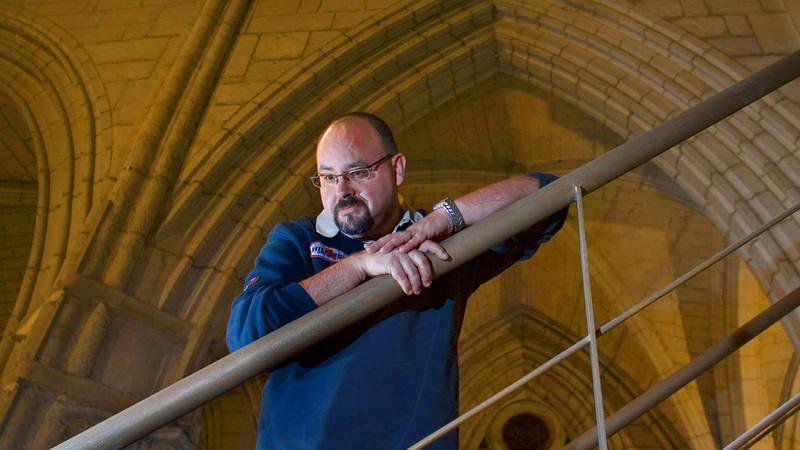 🎙 "La labor del escritor es un tanto solitaria", reconoció Carlos Ruiz Zafón en una de las últimas entrevistas que concedió a <a href="/rne/">Radio Nacional</a>.

Rescatamos del <a href="/ArchivoRTVE/">Archivo RTVE</a> esta y otras de nuestras mejores conversaciones con el autor.

🔗 rtve.es/n/2019588