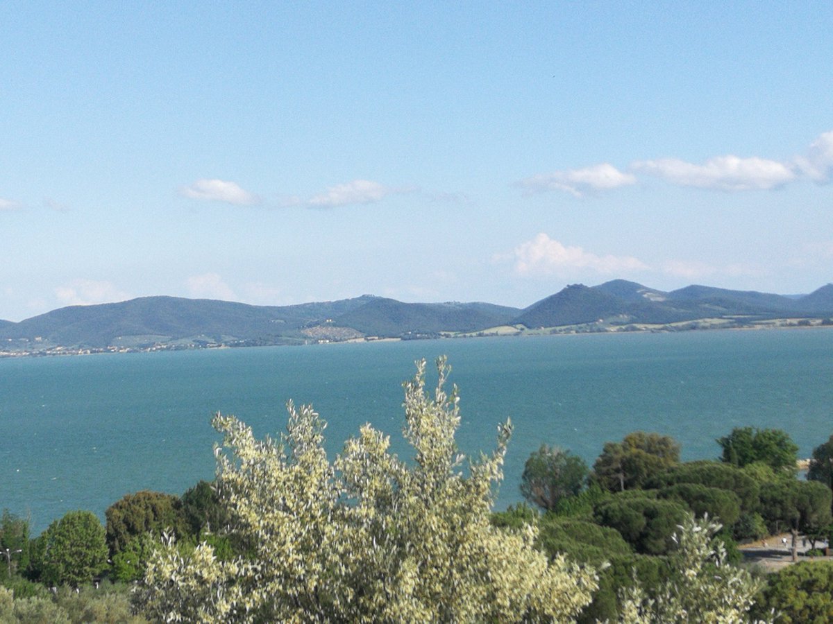 AssisiNostra's tweet photo. Eppure il mare🌊in Umbria c'è! https://t.co/cWJKrr1uuq