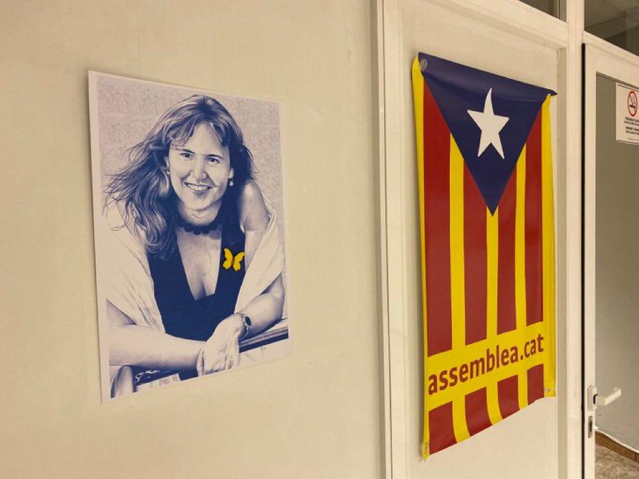 DanHubbard8's tweet photo. #SpainIsAFascistState
Internationals, and all you others who stand for freedom, truth and the right of people to choose their own futures,
#StandWithLaura
Let’s Break the Spanish Bull(y)
#FreeIberiaNow
Senyora Borràs @LauraBorras
Sempre amb vostè!!!
🐾🐾🐾 https://t.co/4vzeJXMC8P