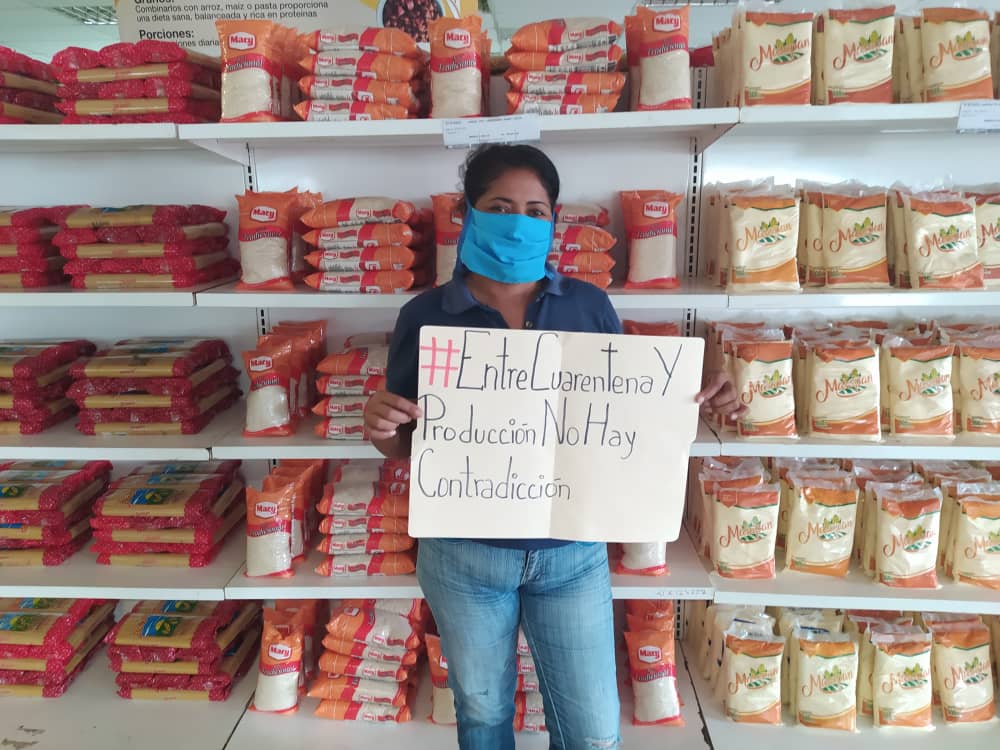 PDVAL_OFICIAL's tweet photo. Desde esta Empresa Socialista les rendimos honor el día de hoy a los Hombres y Mujeres de la #MisiónAlimentación, Una Clase Trabajadora comprometida con la necesidades del Pueblo.
 ¡#GraciasPuebloHeroico por demostrar que entre Cuarentena  y Producción no hay Contradicción! https://t.co/fjxhEQHzAN