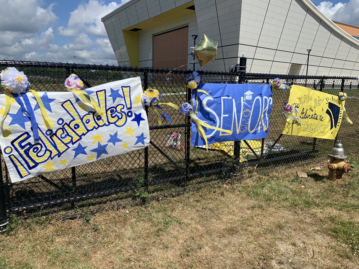 vernonsthompson's tweet photo. @Harding_High We are almost ready!! Graduation 2020!! https://t.co/QhQ3g10Yht
