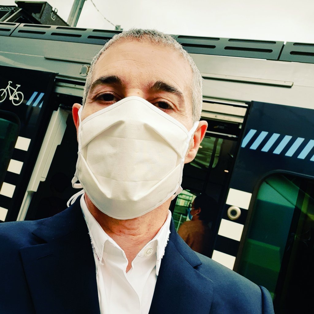 SergeMarshall's tweet photo. 🎯#AutreActu en action demain @ENIB_INFO #brest avec rien moins que 10 intervenants / 3 séquences/ pastilles #video Quand le web plateau Tv @Riva_com se met superbement en place... le temps que je saute dans mon train. #BacktoTheBusiness https://t.co/xQrpPUreUP