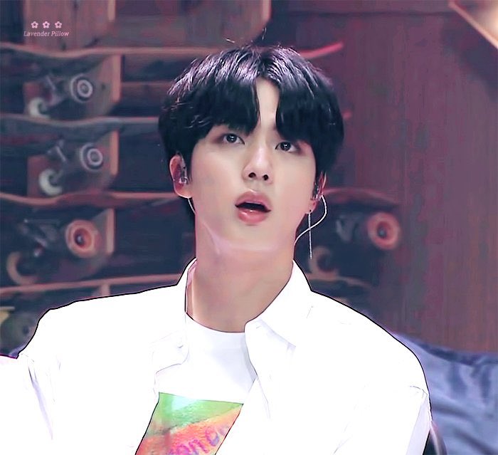 artemiisza's tweet photo. #MostPerfectFaceJin #MostPerfectFace @BTS_twt he is sooooooo gorgeous!!! 🤩🤩🤩🥰🥰🥰😏 #Jin https://t.co/tCfrGWN687