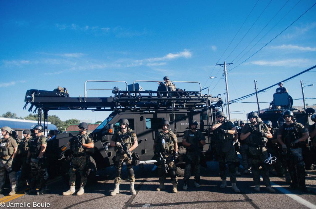dcfairbank's tweet photo. @shaunking Why did police have #MilitaryGrade equipment in the first place? https://t.co/okF85FCCDV @voxdotcom #GeorgeFloydProtests #FergusonProtests #MichaelBrown #HandsUpDontShoot #1033Program #DemilitarizeThePolice #DefundThePolice #WhiteSilenceIsViolence #NotOneMore #BlackLivesMatter https://t.co/ifsSlOmi2F