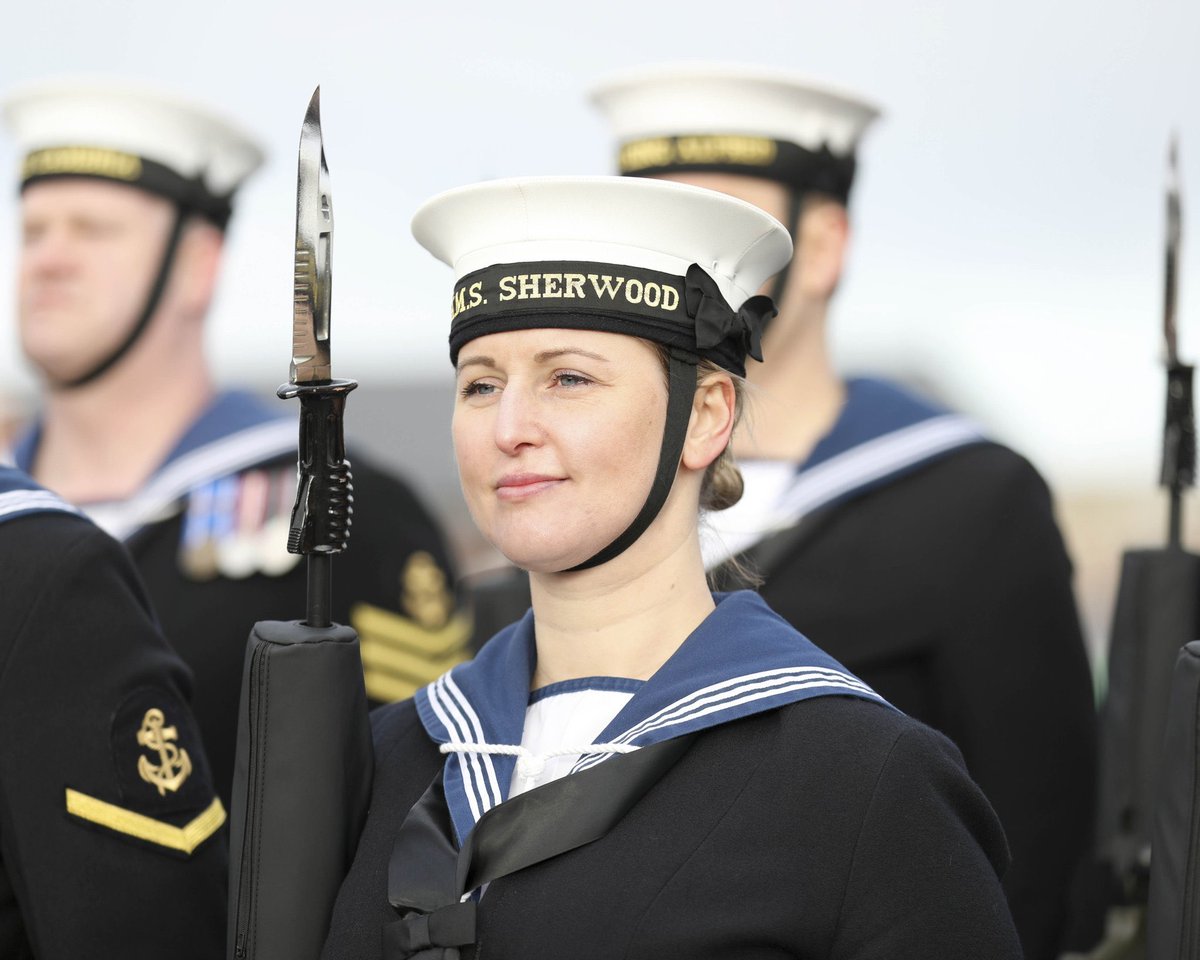 7/ And our  @RNReserve continues to grow, more closely integrated than ever with our regular forces at sea and ashore. Over 900 stepped forward to respond in support of the government’s COVID-19 response, here and around the world.  @CdreMelRobinson